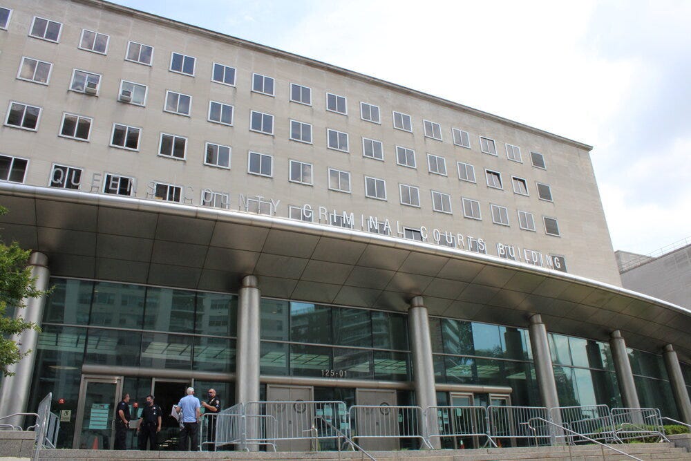 queens central booking court hours