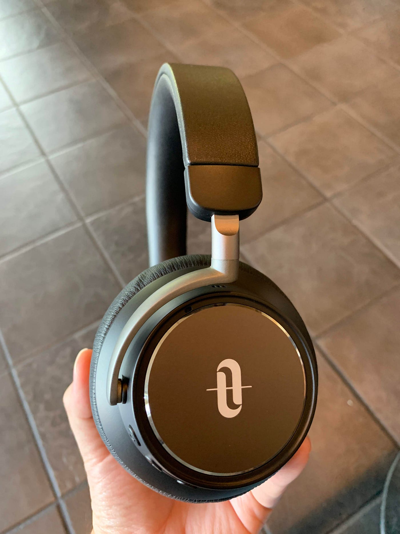 TaoTronics TT-BH046 Active Noise 