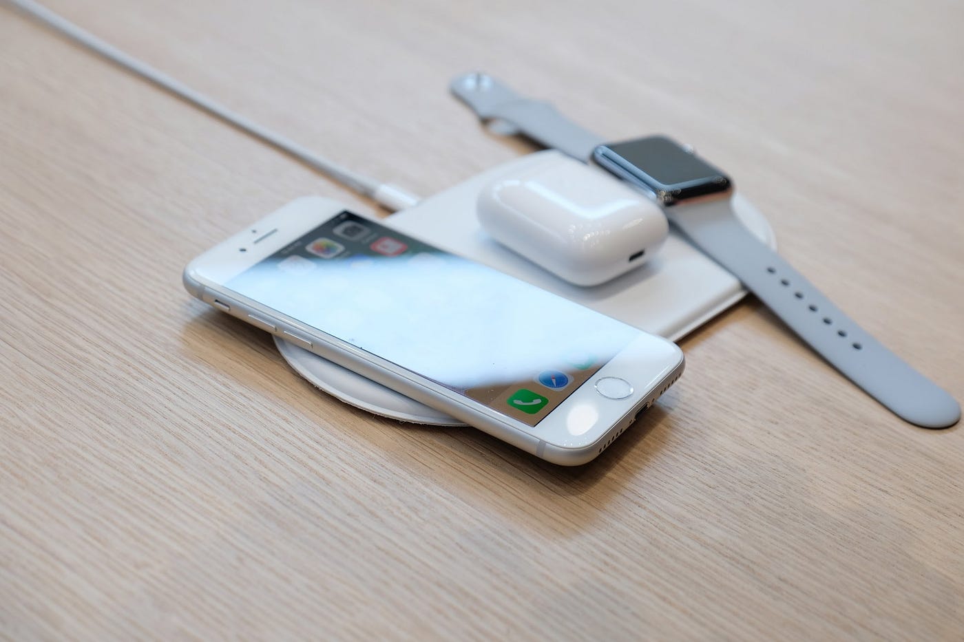 Iphone Xをワイヤレス充電していると まだまだ不完全なワイヤレス充電のライフスタイル By Taro Matsumura 松村太郎 Tarosite Iphone Xをワイヤレス充電していると まだまだ不完全なワイヤレス充電のライフスタイル By Taro Matsumura 松村太郎 Tarosite