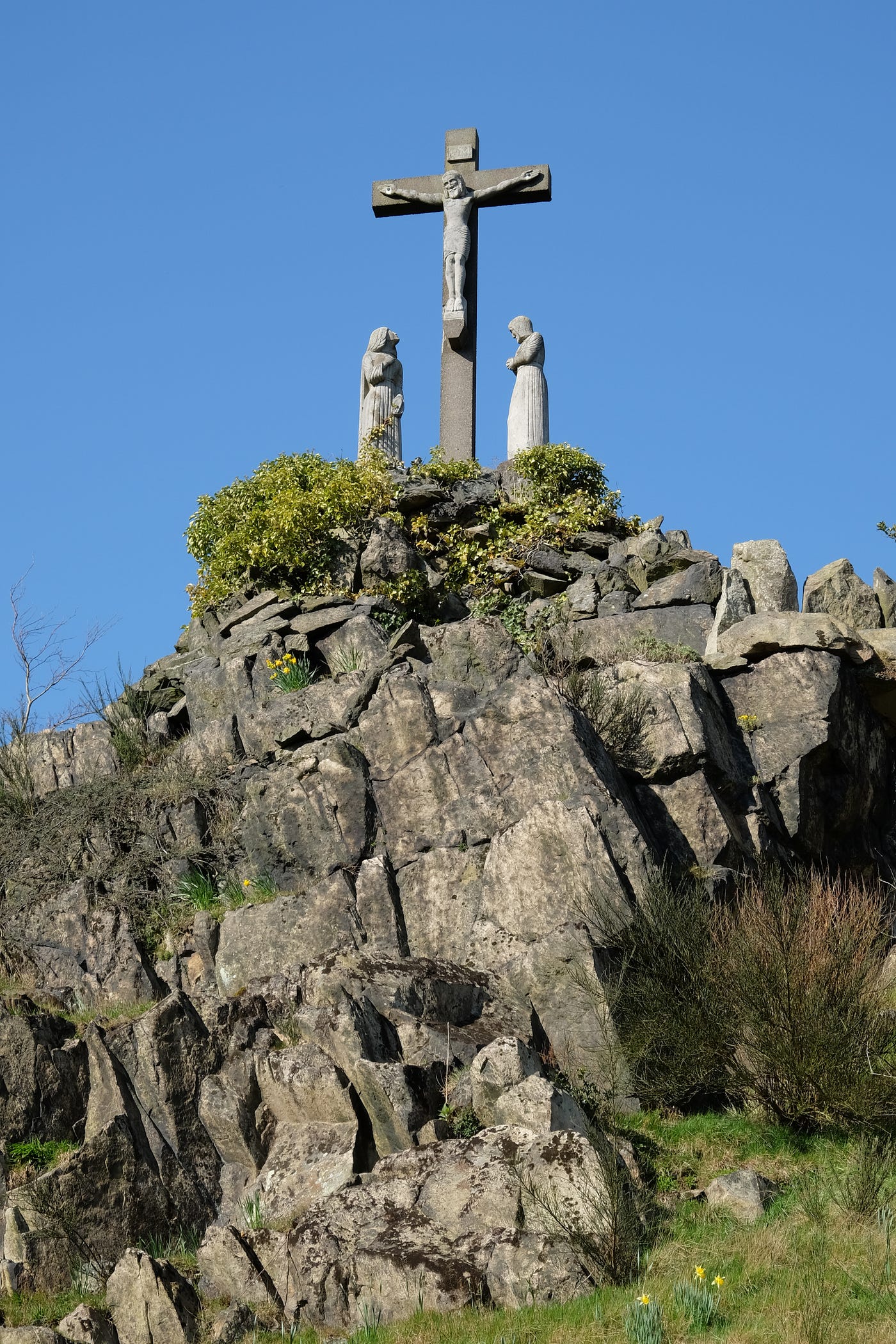Statue showing the crucified Jesus flanked by Mary and St John