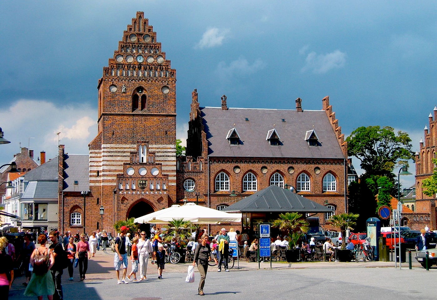 Find ledige boliger i Roskilde. Ønsker du at bo i Roskilde, er du… | by  Boligdeal | Medium