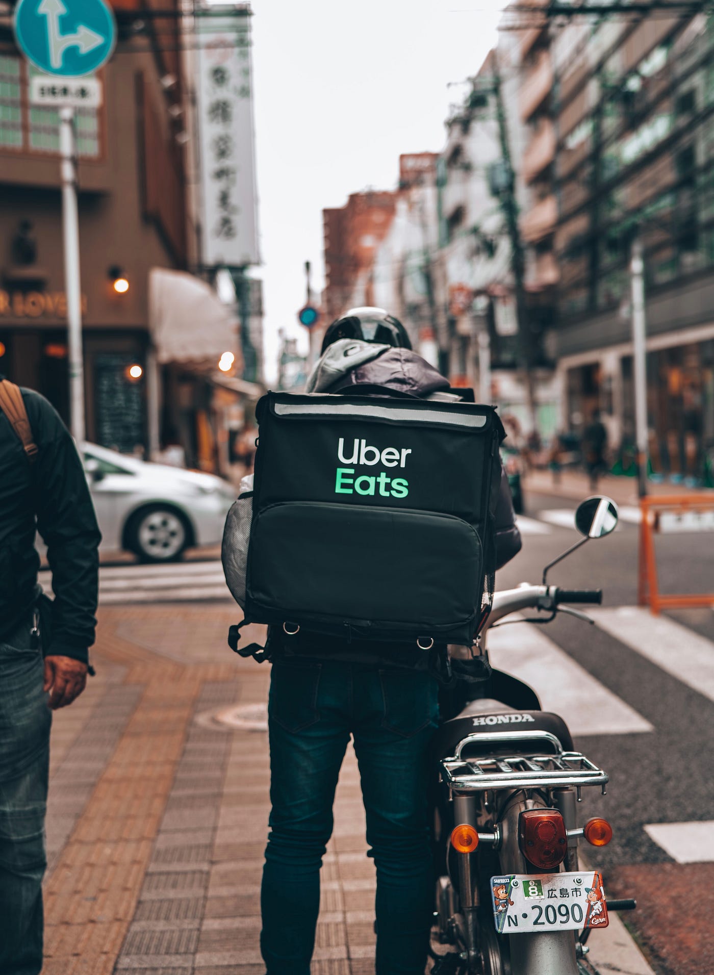 Uber Eats deliver