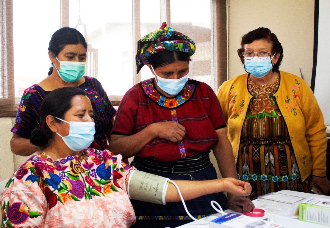 A group of comadronas in Quetzaltenango participate in a training on how to use equipment provided by the project to help them care for pregnant women in their community.