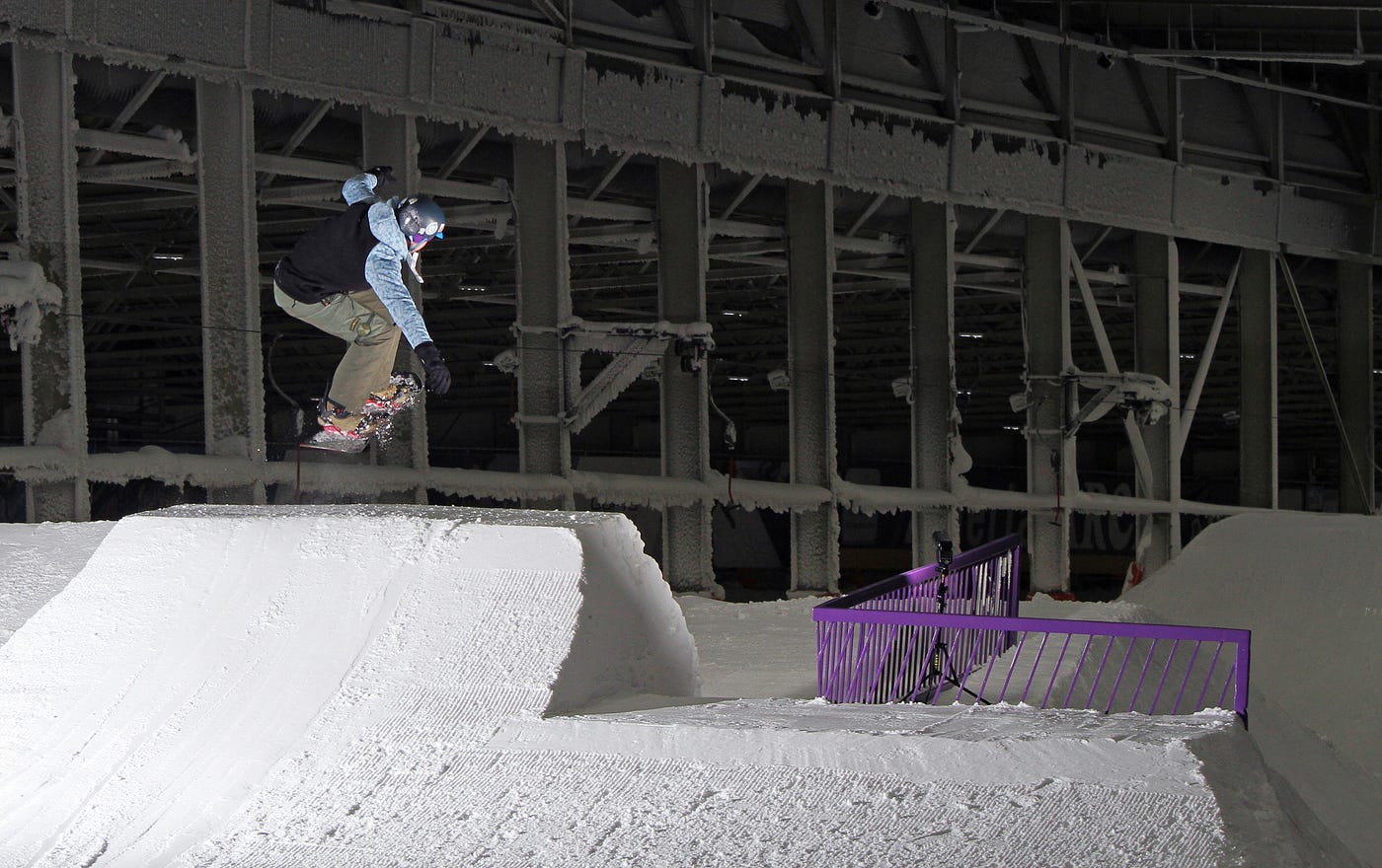 How to do a Straight Air on a Snowboard James Streater Medium