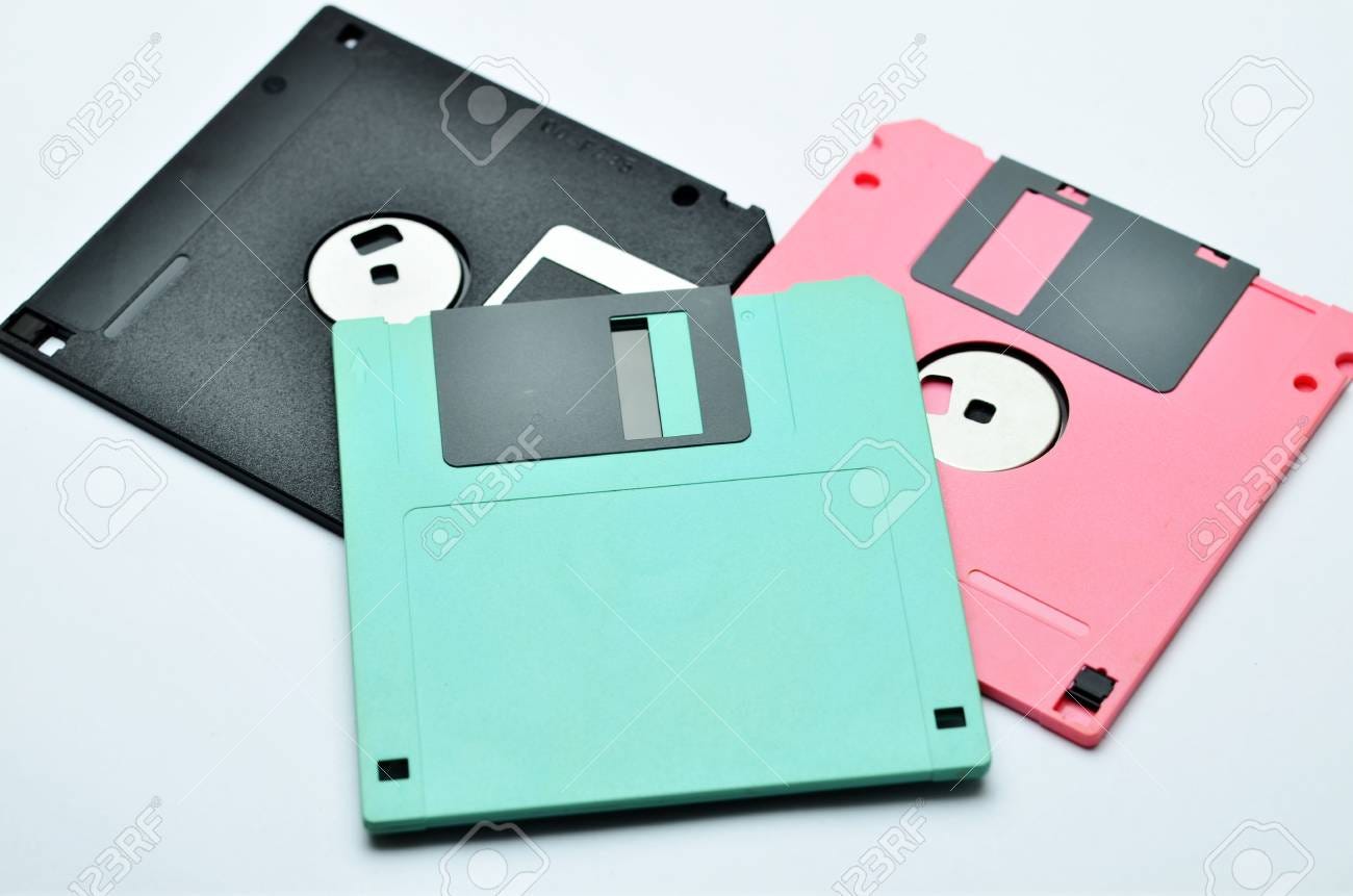 Dispositivos de Almacenamiento. Son todos aquellos que permiten… | by