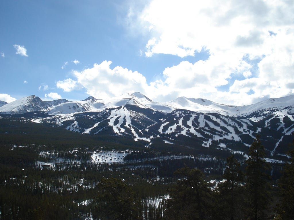 Best Colleges for Skiing or Snowboarding by ApplyKit Medium