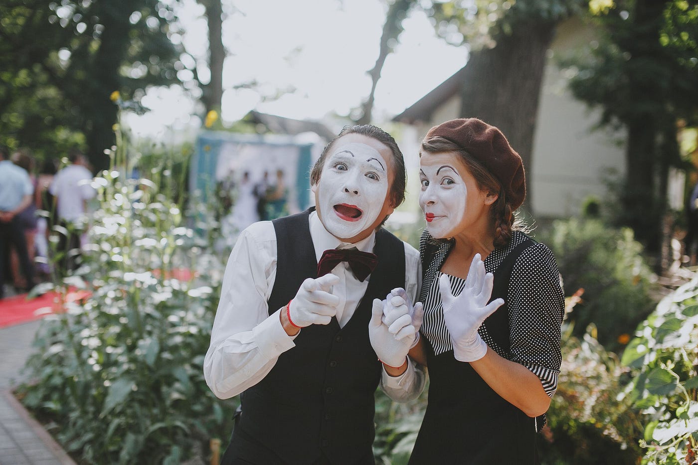 People love to hate mimes. Here’s a picture of two mimes.