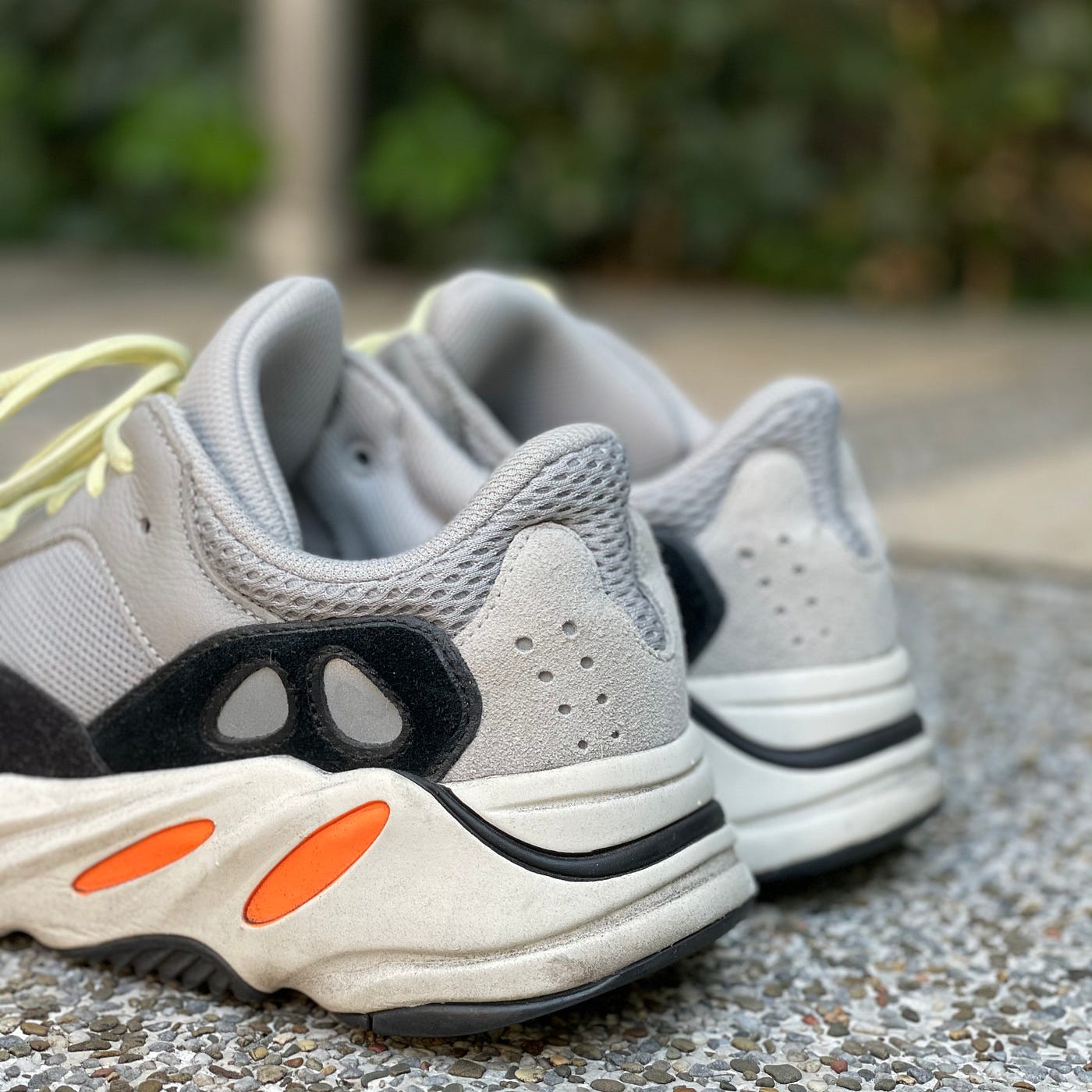 Humoristisch stopcontact Neem een ​​bad Long Term Sneaker Review: Yeezy Boost 700 Wave Runner Solid Grey (2 years)  | by Jasper Chou | Medium | Add_Space^