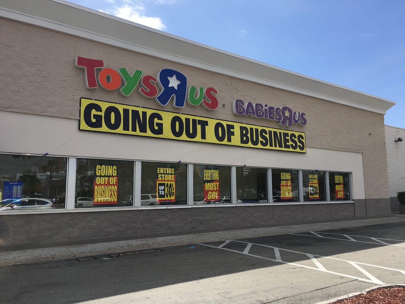 UX is important, or is it? A UX case study — The Downfall of Toys R Us | by  Agatha Leung | Medium