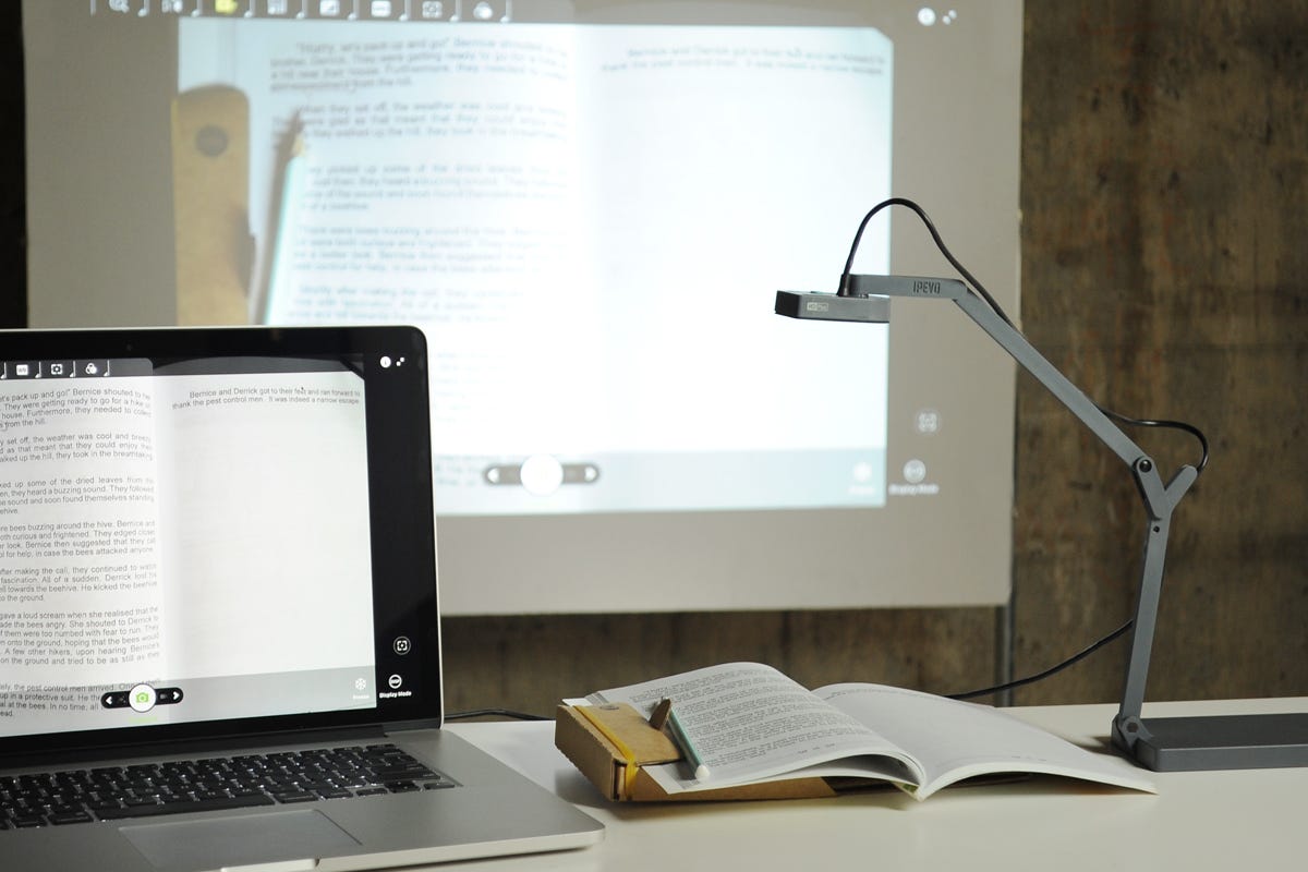 Keeping your hands free for teaching while using a document camera