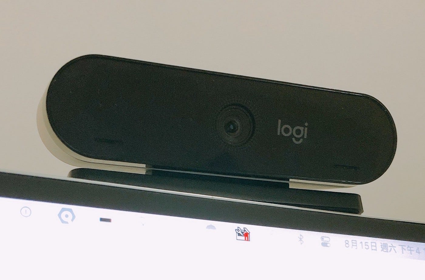 Unbox: Logitech 4K Pro Magnetic Webcam for Pro Display XDR | by MING | Mac  O'Clock | Medium