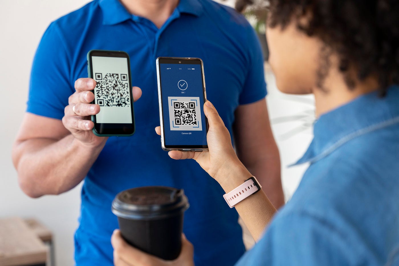 Easy and wireless technology for contactless payment technologies Free Photo from freepik.com
