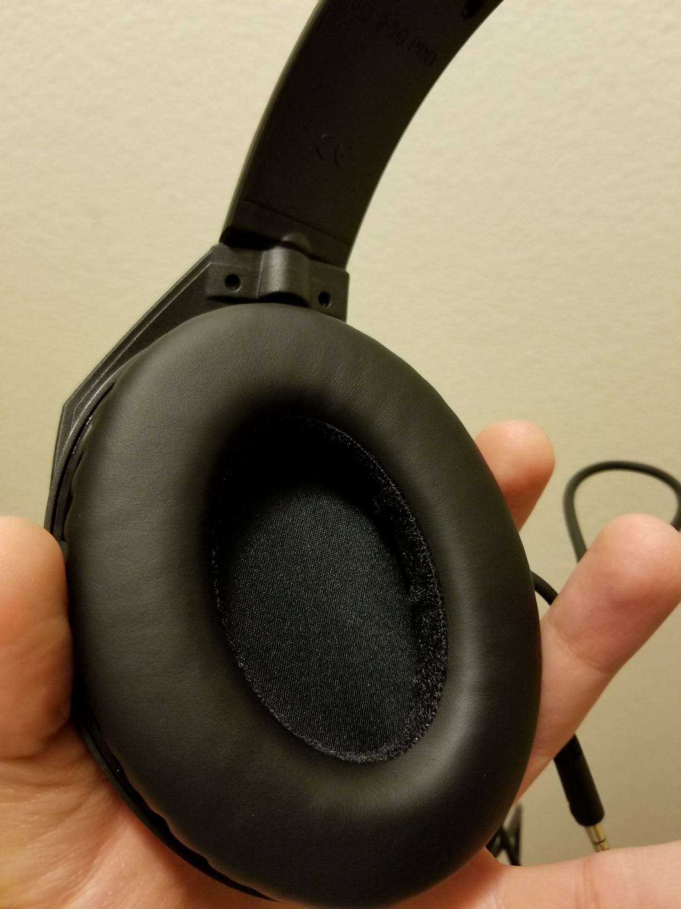 Sennheiser HD 200 Pro Review. Please 