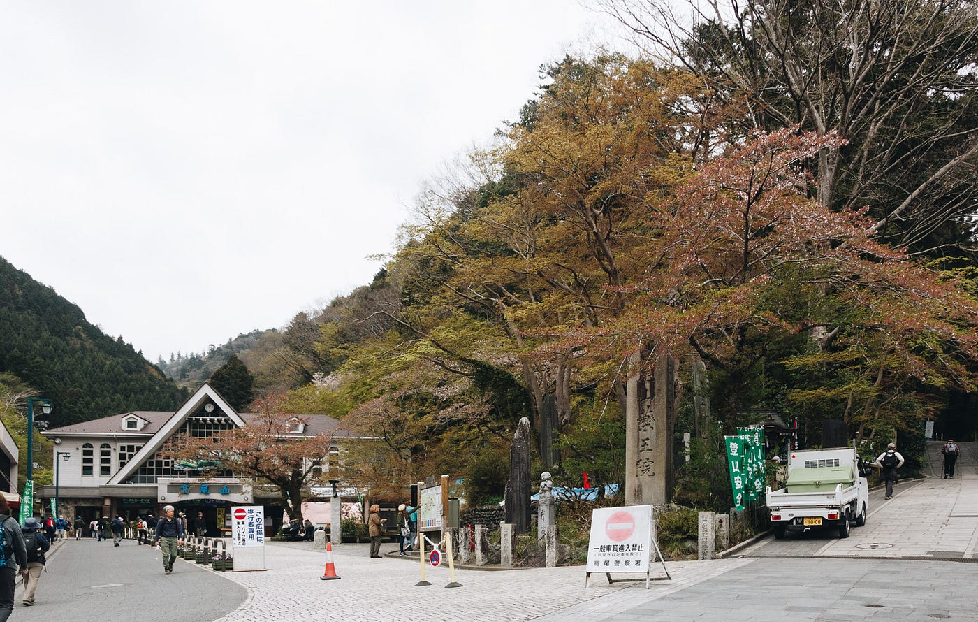東京 踏進晚春的高尾山 1號經典路線 高尾599博物館 高尾山位於東京西部的八王子市 從 新宿站 搭乘京王線 在終點站 高尾山口站 下車 By Ycliu Drifting Soul Medium 東京 踏進晚春的高尾山 1號經典路線 高尾599博物館 高尾山位於東京西部的八王子市 從 新宿站 搭乘京王線 在終點站 高尾山口站 下車 By Ycliu Drifting Soul Medium