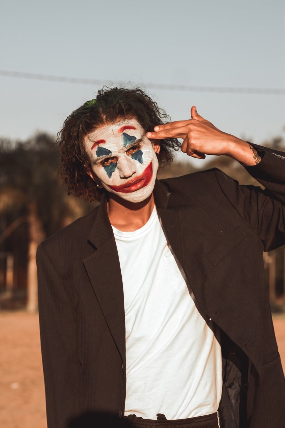 Loss porn. Picture of a clown with fingers pointed to his head like a gun.