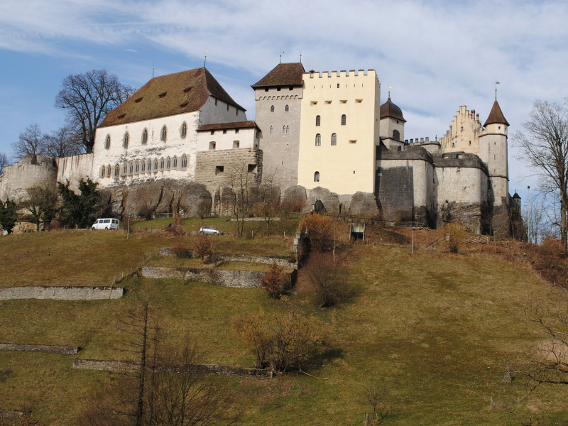 Zeitreise auf dem Schloss Lenzburg | by Hotelcard | Medium