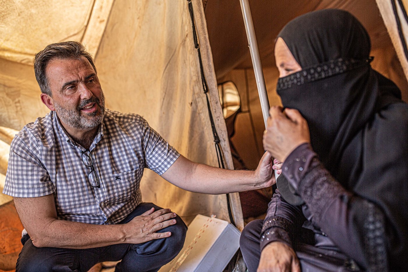 Qoabdool, displaced with her 8 children by the conflict in Yemen, calls for peace. Credit: Pablo Tosco/Oxfam
