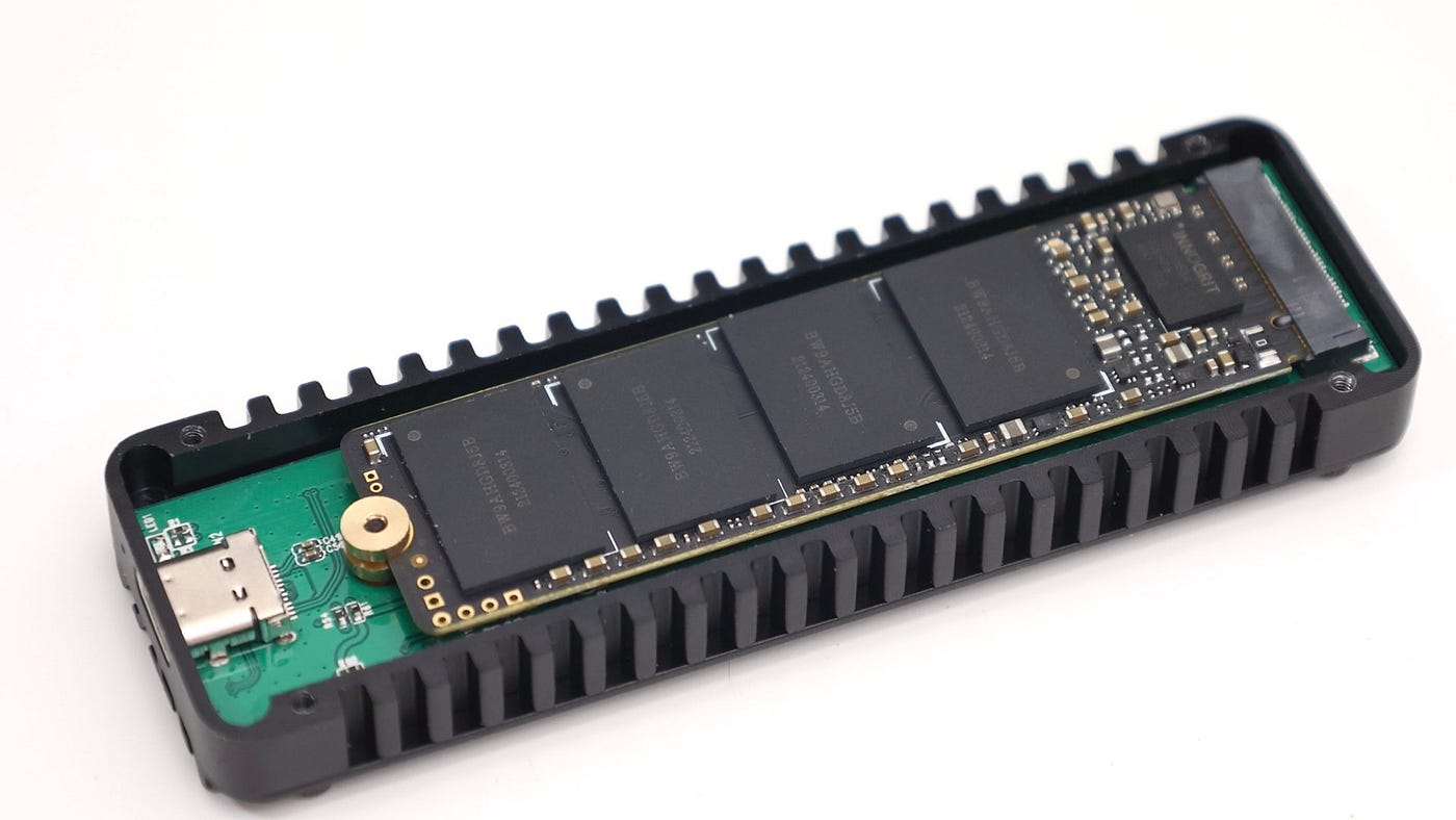 Acer FA100搭配SilverStone MS12　組裝一顆外接USB 20Gbps的S