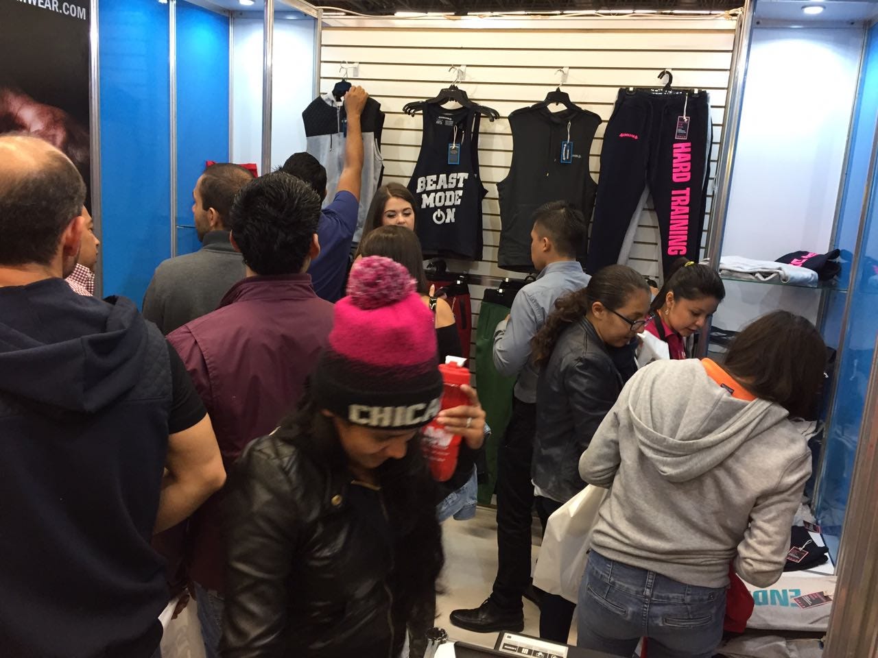 guía] ¿Cómo iniciar tu negocio ropa deportiva? | by Endeavor Wear | Medium