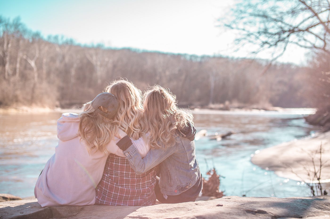 Πότε μία φιλία είναι αληθινή. Η φιλία είναι μία από τις πολυτιμότερες… | by  MELAPUS.COM | Medium