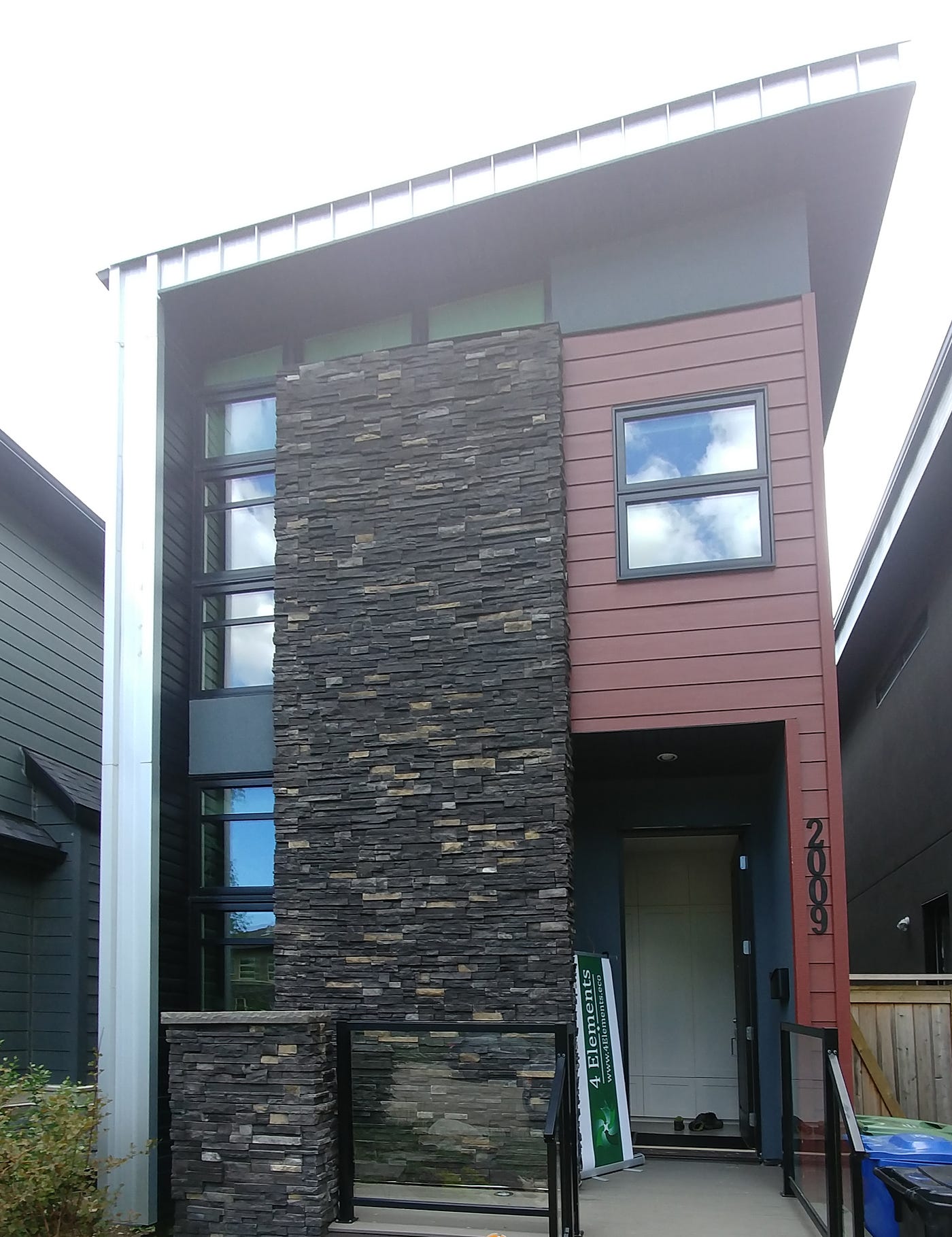 Urban infill house