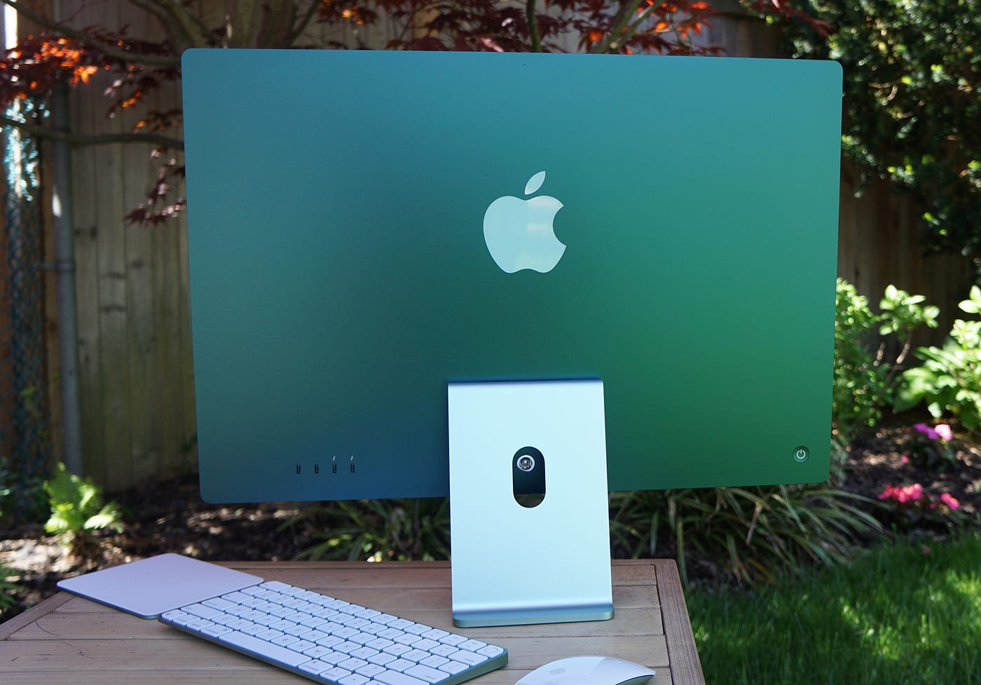 Apple Imac 24 Inch Review A Near Perfect Blend Of Design And