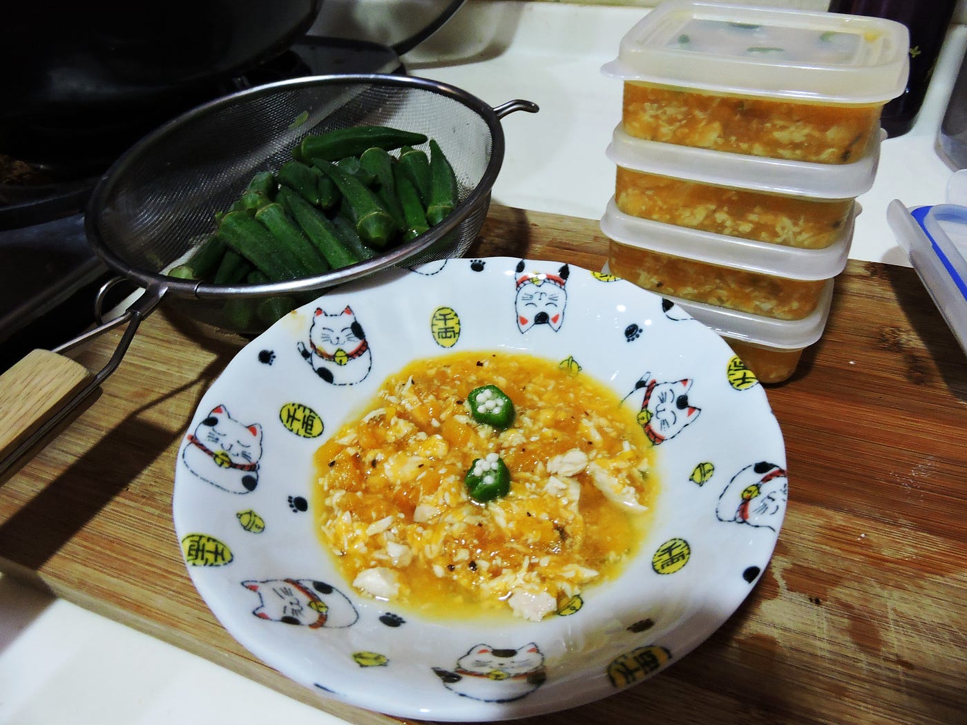 鏟屎官上菜 南瓜雞肉佐秋葵 料理苦手也能輕易幫貓主子做鮮食 各位路上的 電腦前 手機前的鏟屎官們好 By 肉啦