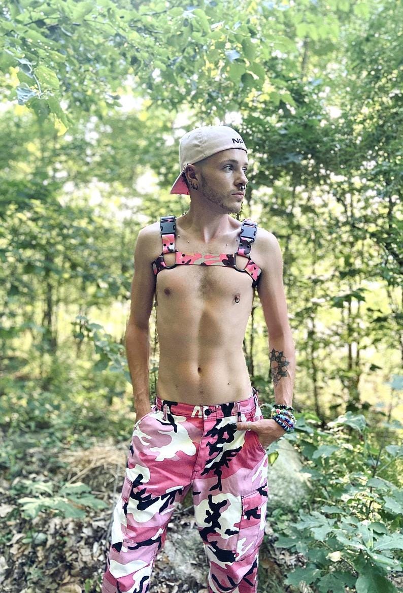 DoubleDHarnesses’ “Pink Camo” print harness.