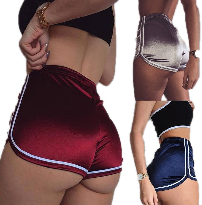 sexy booty in shorts