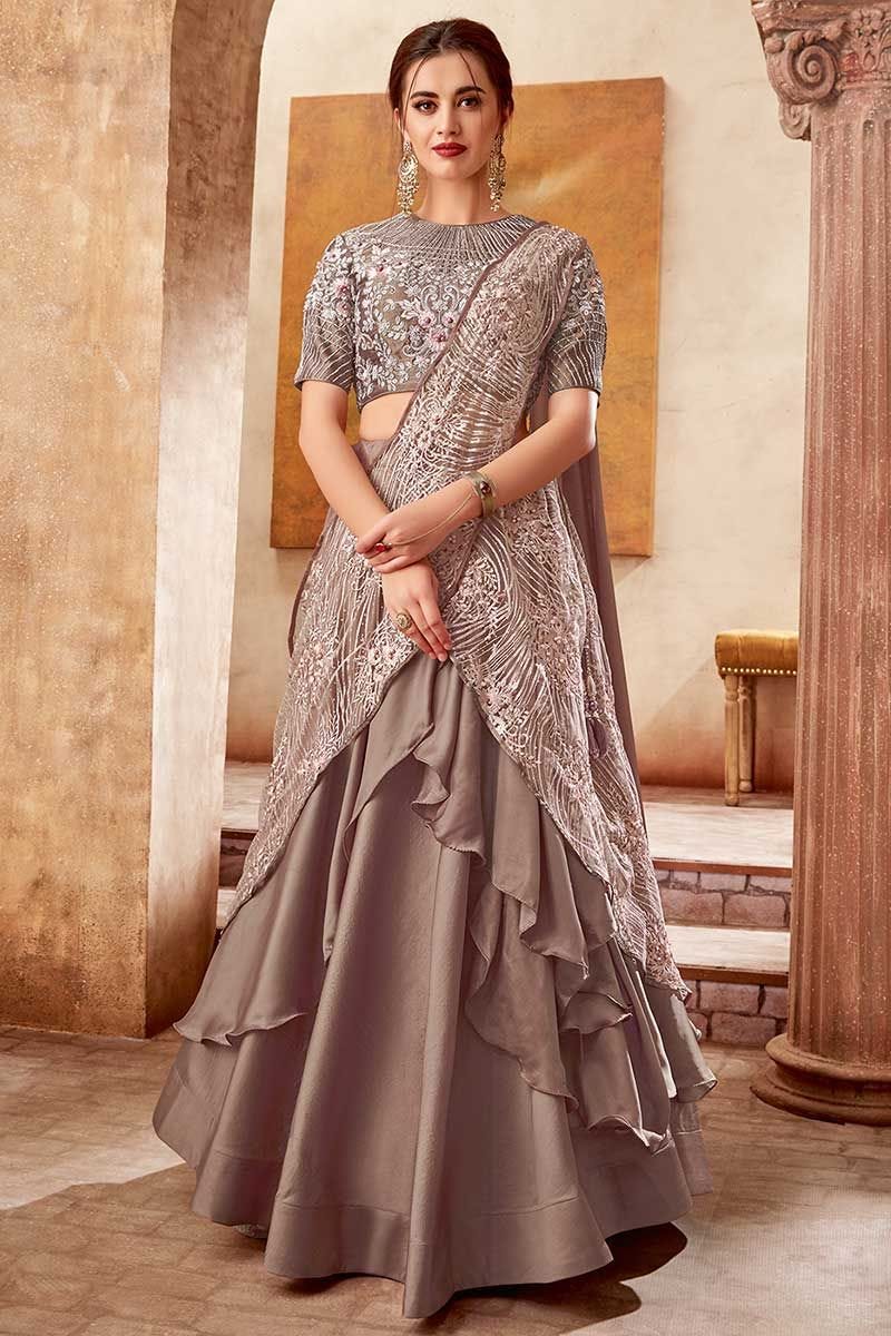 stylish saree for wedding party