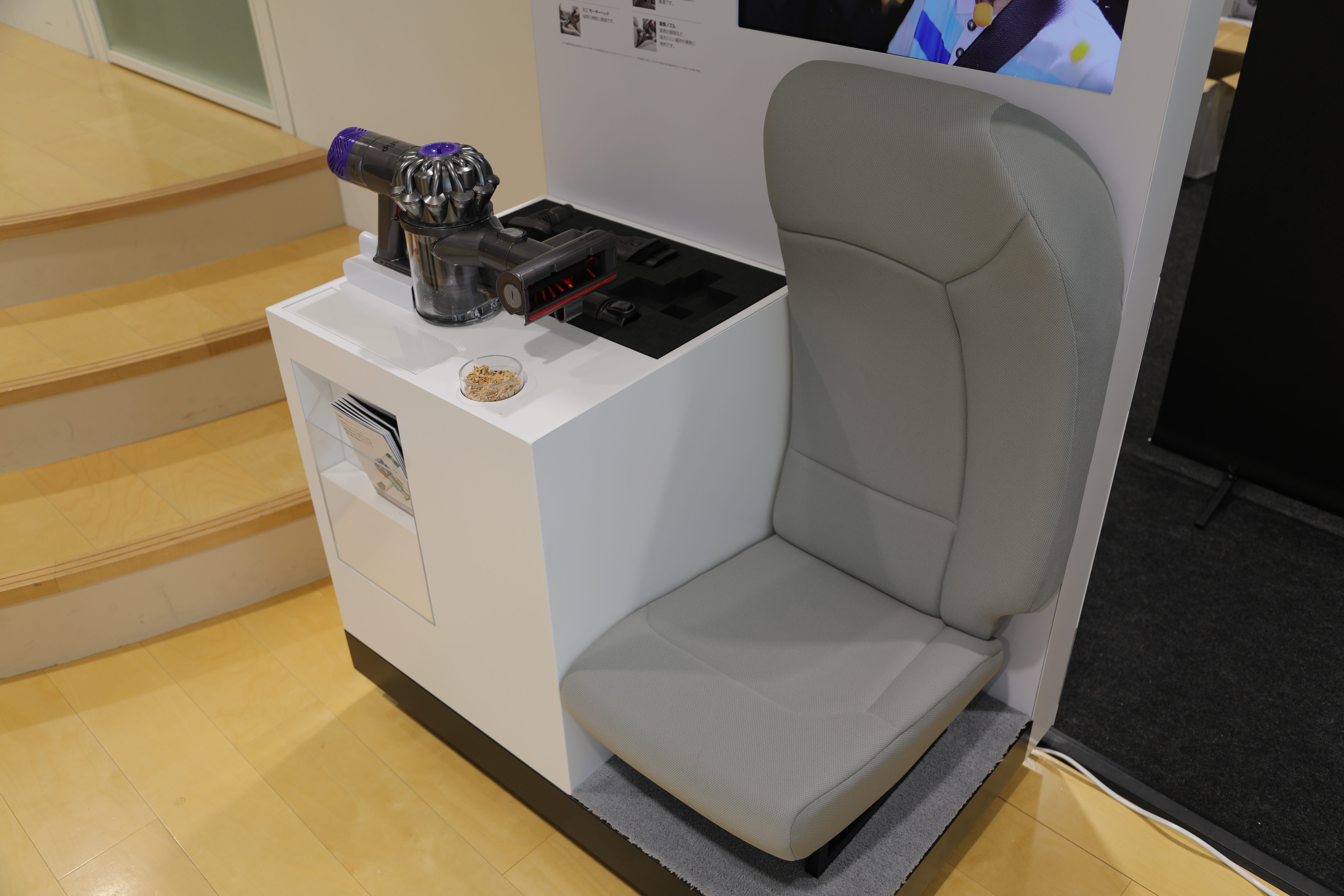 ダイソンが車清掃向けのカスタムモデル発表 そりゃ車だって掃除すべきだわな Dysonjp By いしたにまさき シン みたいもん