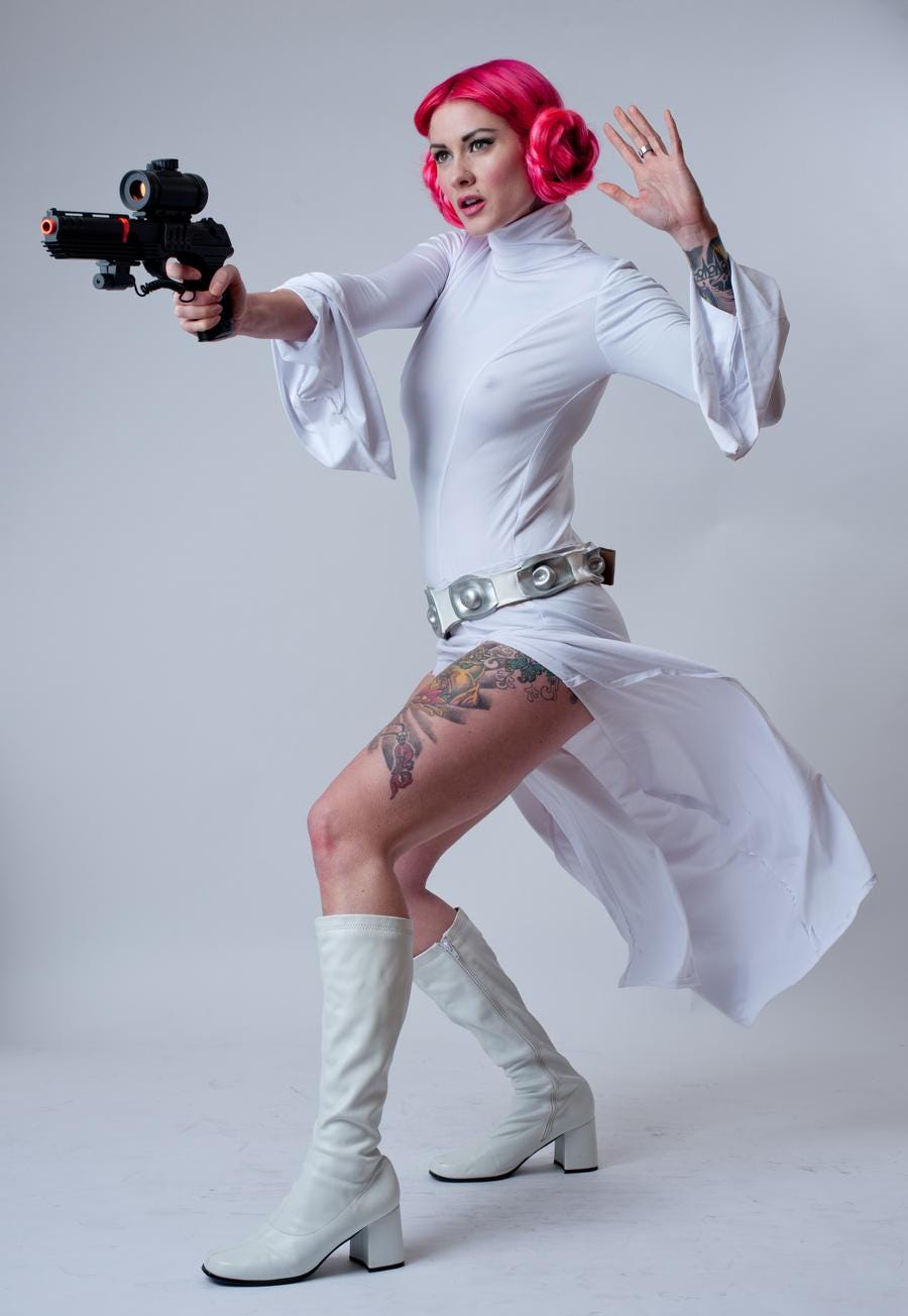 Princess Leia With Laser Gun Original Image Vectorize Image In Photoshop