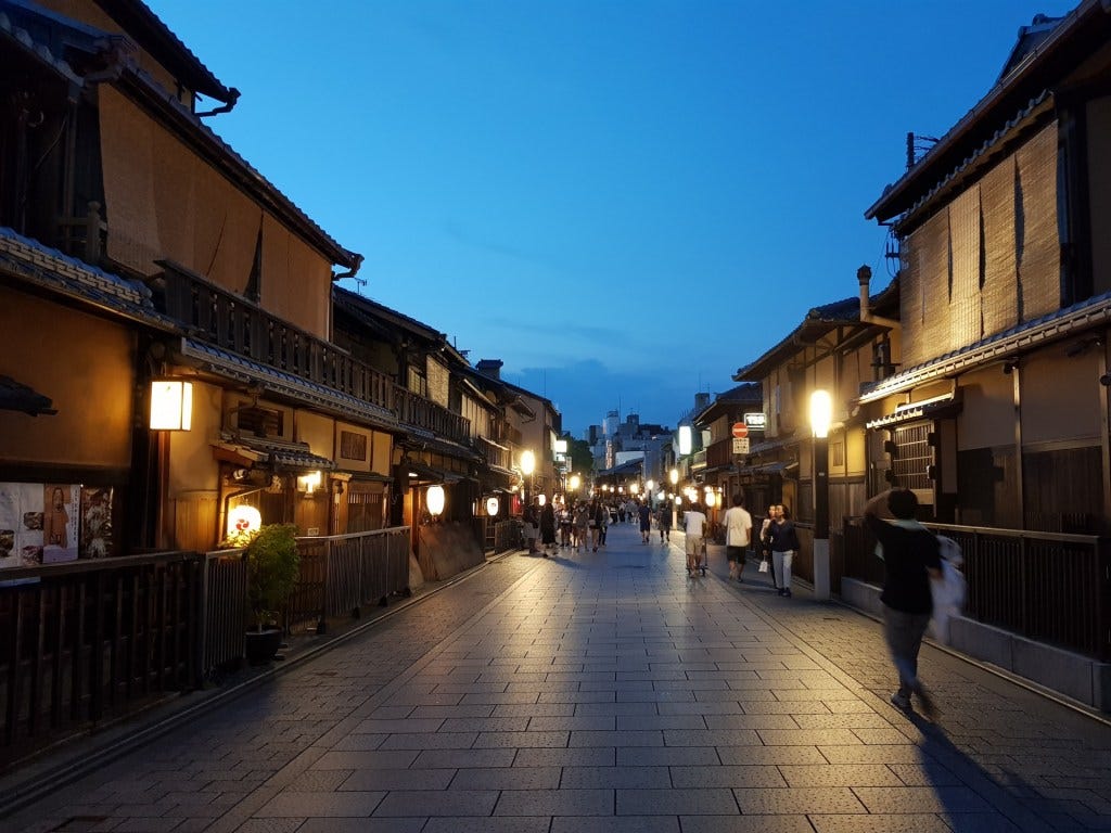 京都景點 京都祇園半日遊景點 購物推薦 花見小路 八坂神社 優佳雅 By 葉小明 Medium