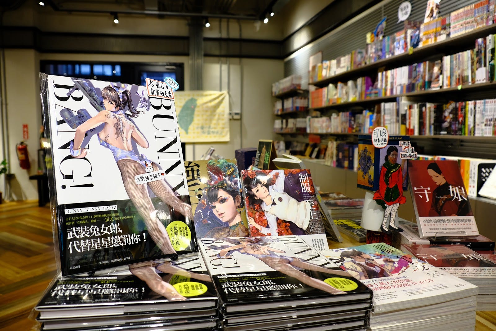 基地書店築起台灣漫畫產業前線 基地書店以 台漫唯一 的陳列標準 讓在一般書店較少被看見的台灣漫畫 成為在此的最 By 生命力新聞