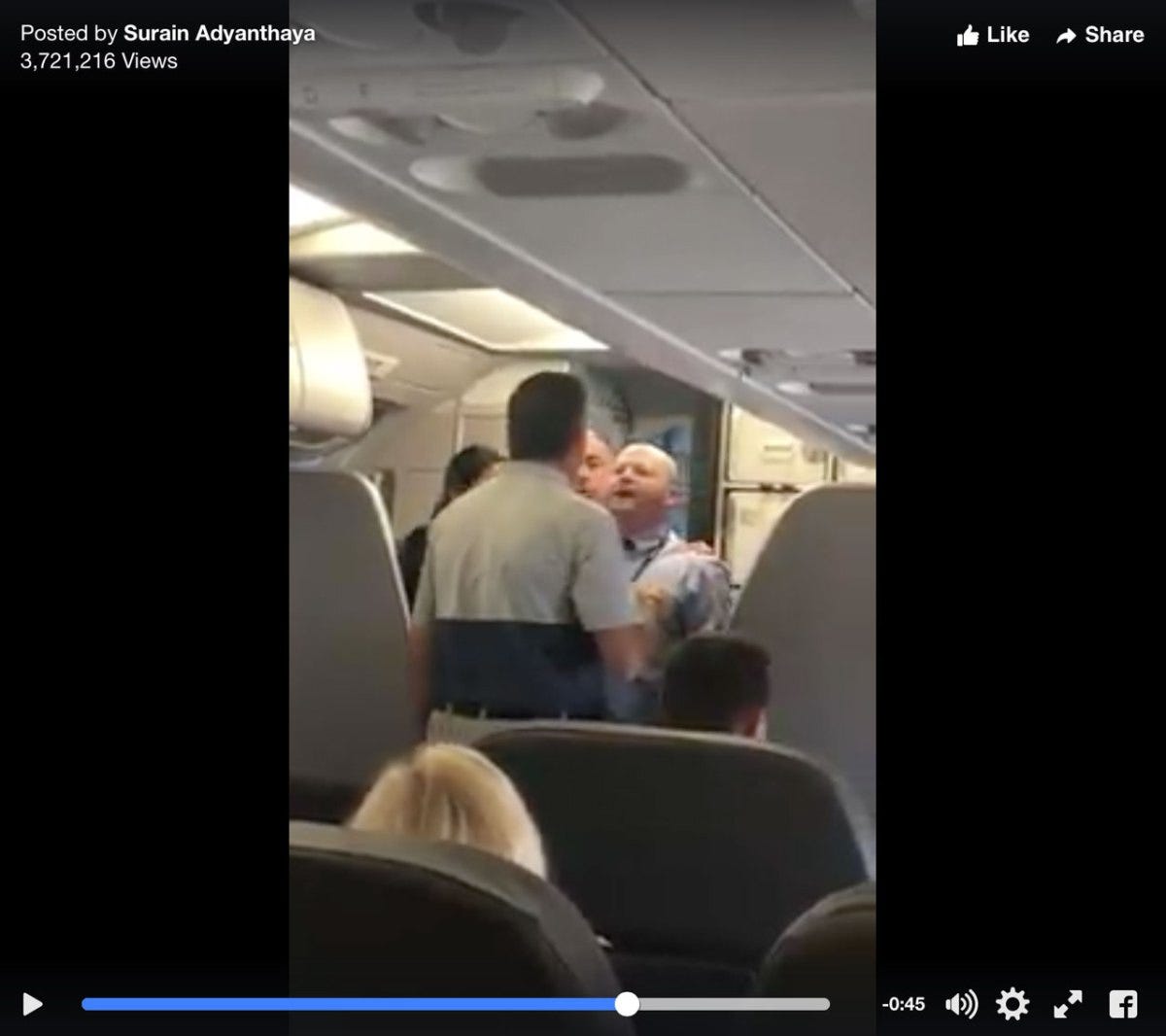 今度はアメリカン航空乗客の持ち物に乱暴な扱いをした添乗員が別の乗客を挑発も By Spotry Me Medium