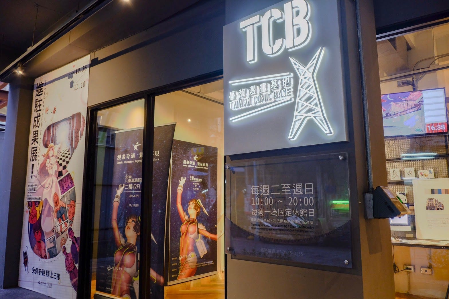基地書店築起台灣漫畫產業前線 基地書店以 台漫唯一 的陳列標準 讓在一般書店較少被看見的台灣漫畫 成為在此的最 By 生命力新聞