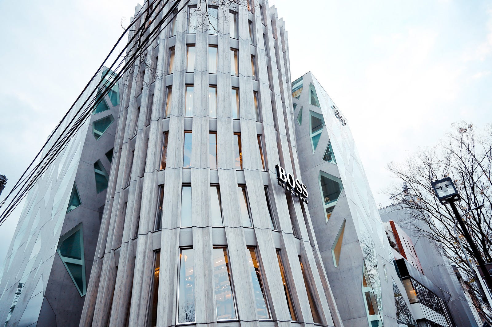 東京 表参道 建築大師們的作品展示場 對遊客來說 表參道 是個集潮流及時尚的旅遊熱點 而對建築師來說 這裏便是他們的 By 西文 東京 表参道 建築大師們的作品展示場 對遊客來說 表參道 是個集潮流及時尚的旅遊熱點 而對建築師來說 這裏便是他們的 By 西文