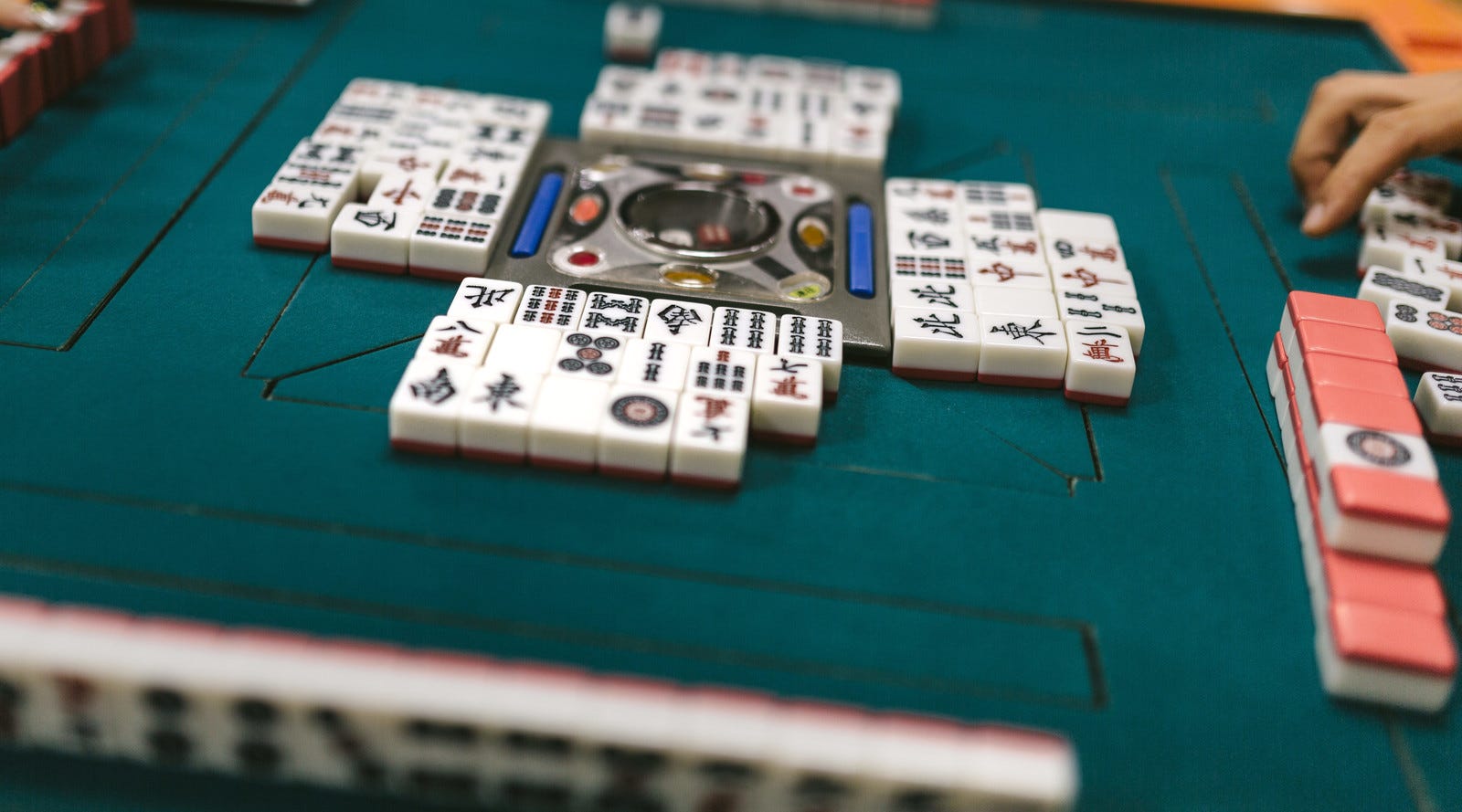 特上雀力強化講座 2 ー上級和特上的分別 天鳳的上級桌 是一個以熟悉日麻規則玩家為主的對局場 固然有人是銳意要爬上特上 但 By 魔女 日麻戰術談