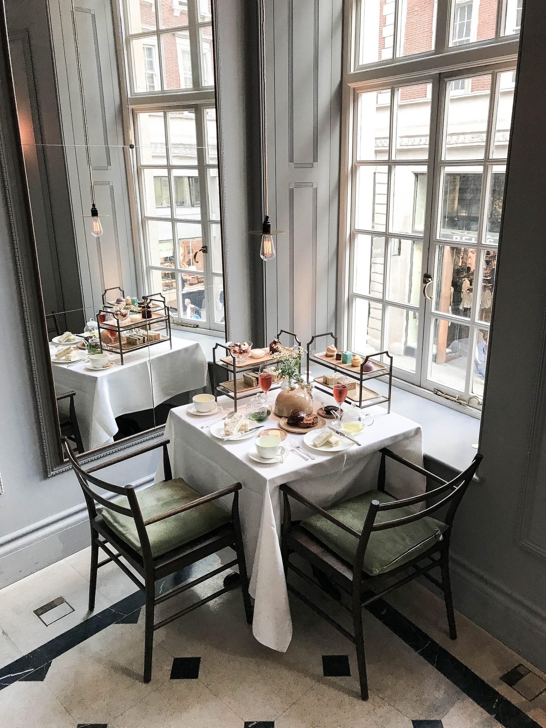 thomas cafe burberry