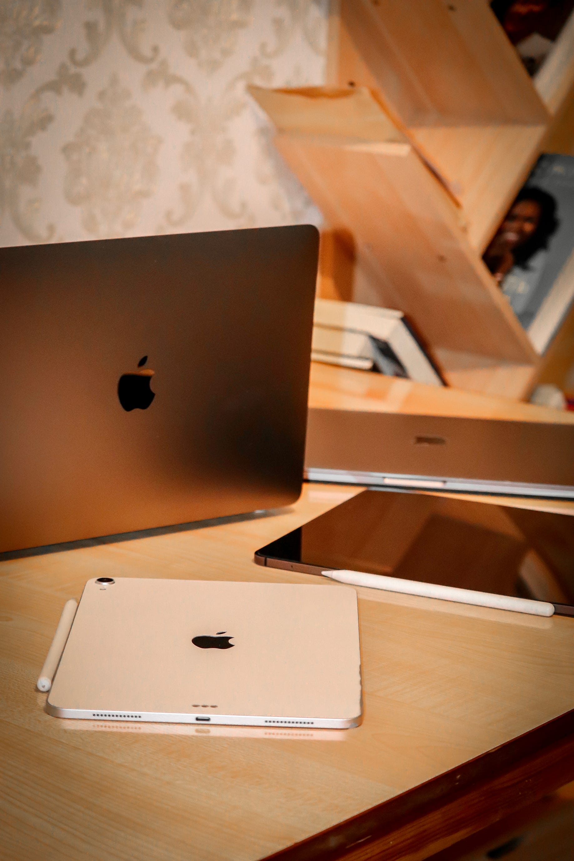 Macbook Air Vs Ipad Pro Which One Is The Better M1 Machine By mer Seth Mac O Clock May 21 Medium