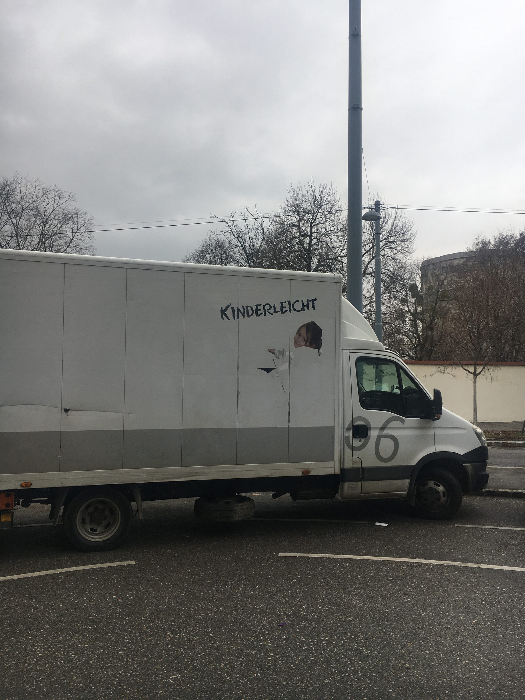 Extra kleines Mädchen wartet darauf, in engen Arsch geschla Extra kleines Mädchen wartet darauf, in engen Arsch geschla