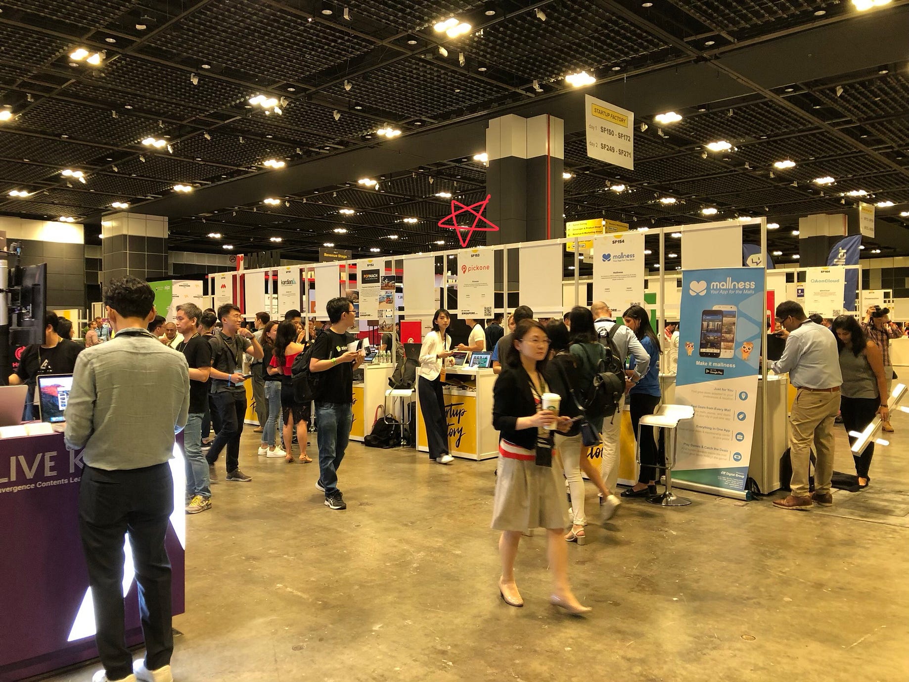 Tech In Asia 2018 在新加坡 Pickone團隊海外參展去 By Wenhsin Chang 文馨 張 Medium