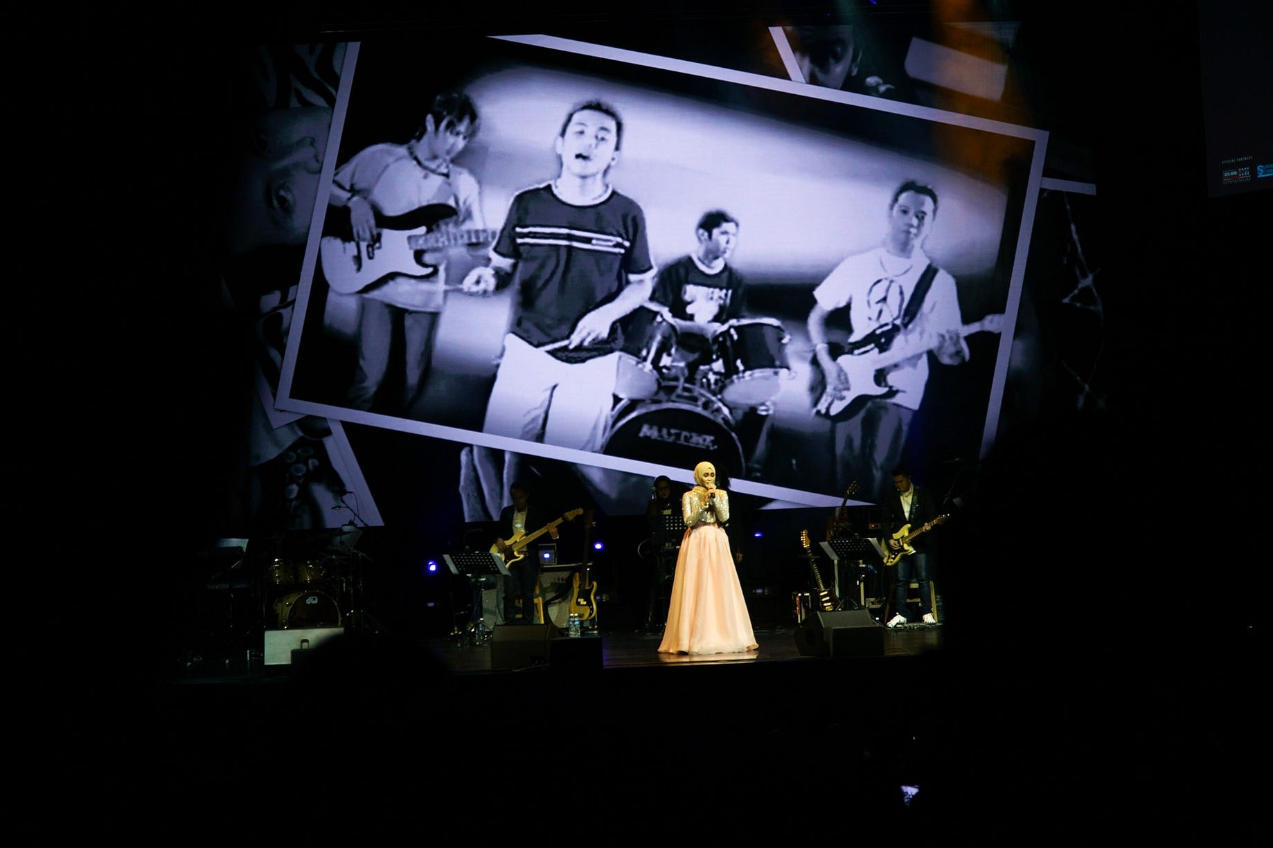 Just Us Alif Satar Siti Nordiana Concert By Muhammad Zaki Medium