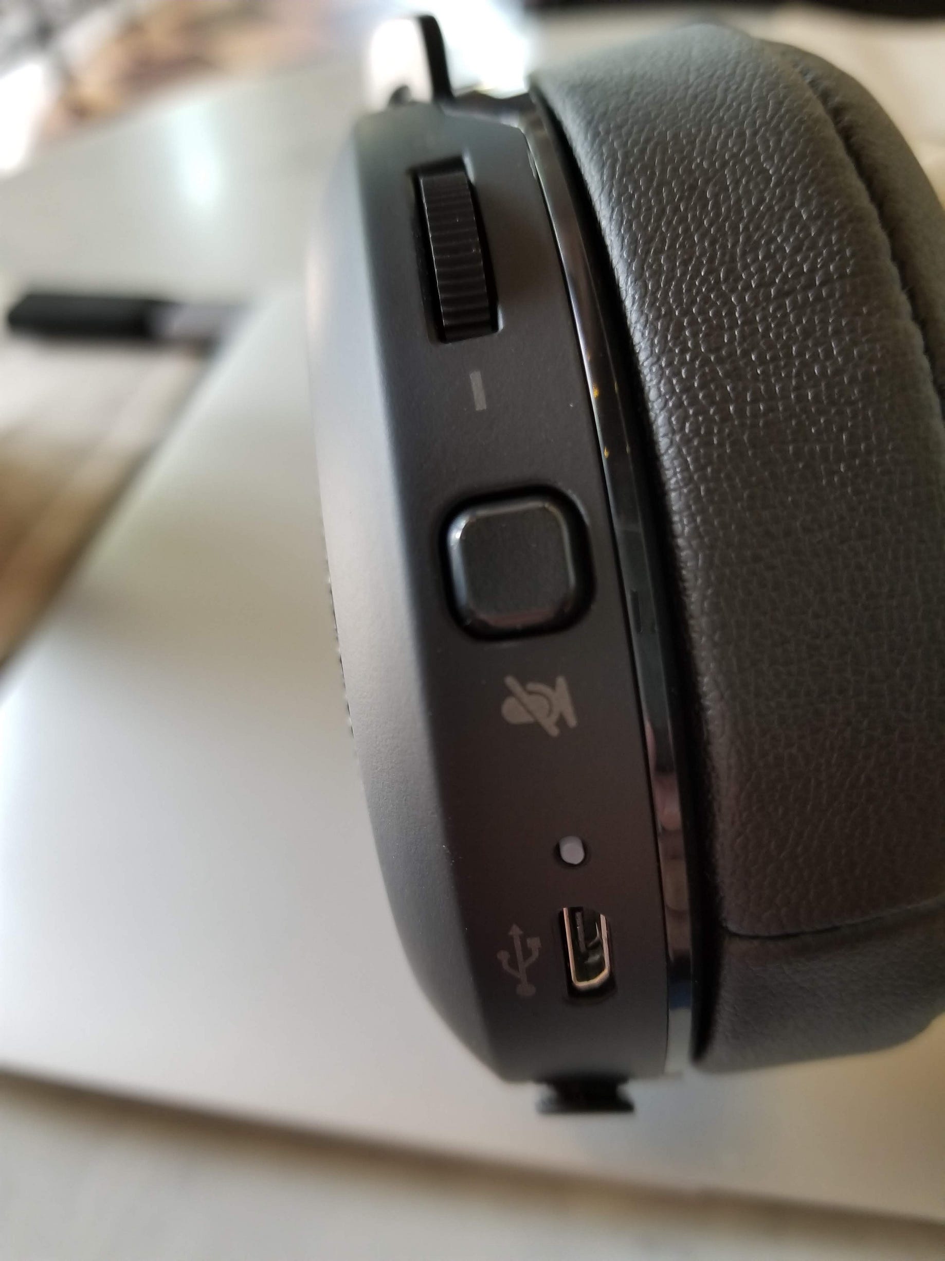 Corsair HS70 Wireless Gaming Headset 