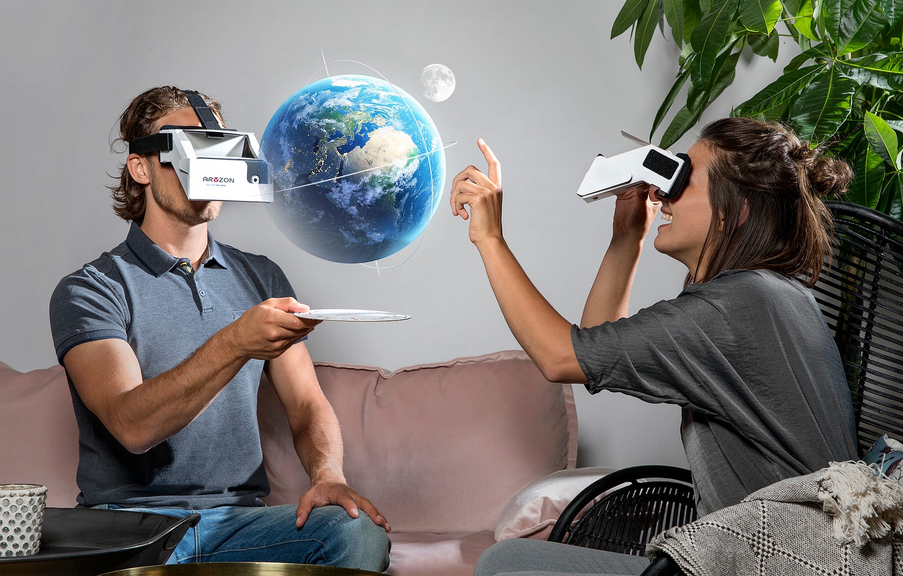 Just to be sure…the differences between Virtual Reality and 2D/3D Augmented  Reality! | by Leon E. Schipper | Medium