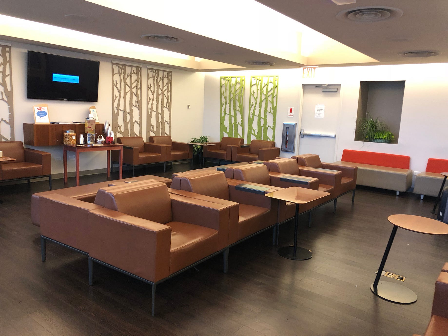 Priority Pass lounge review: Munich Airport Lounge World | by William Lee |  Medium