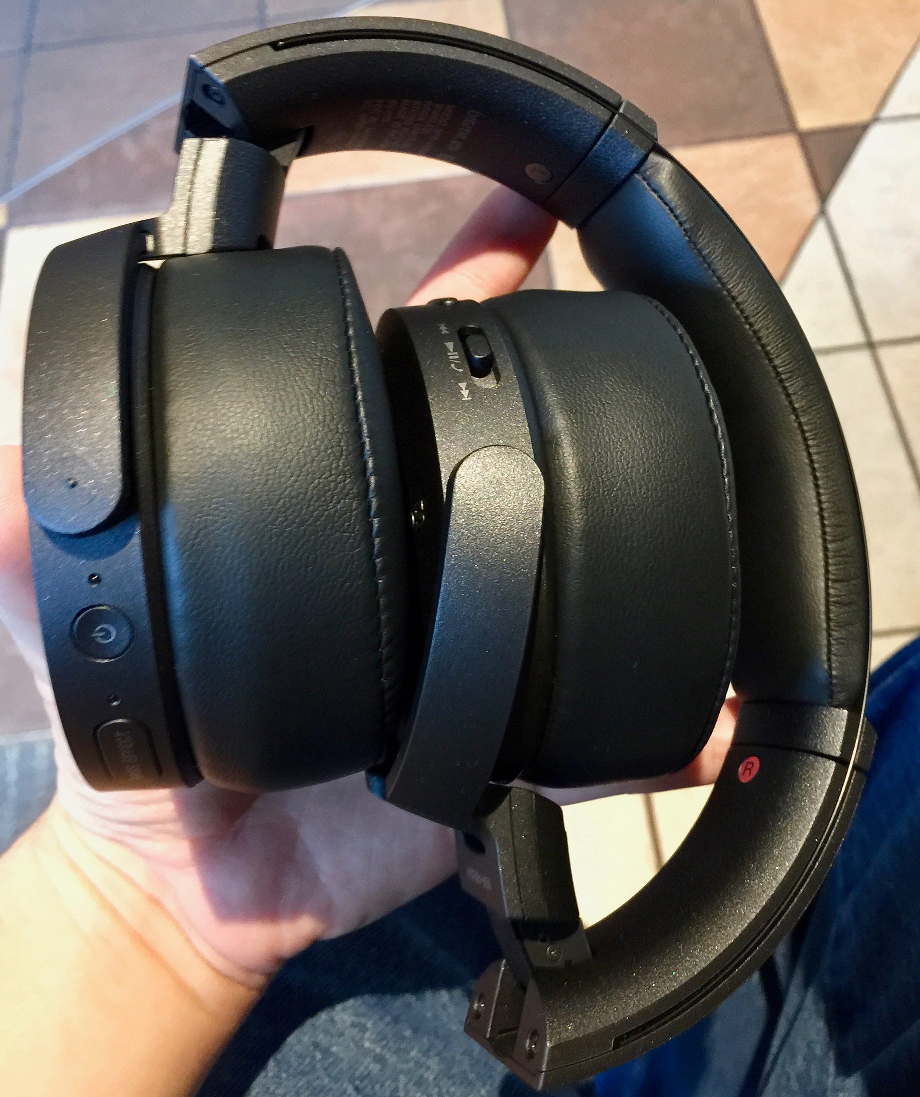 headset with large ear cups