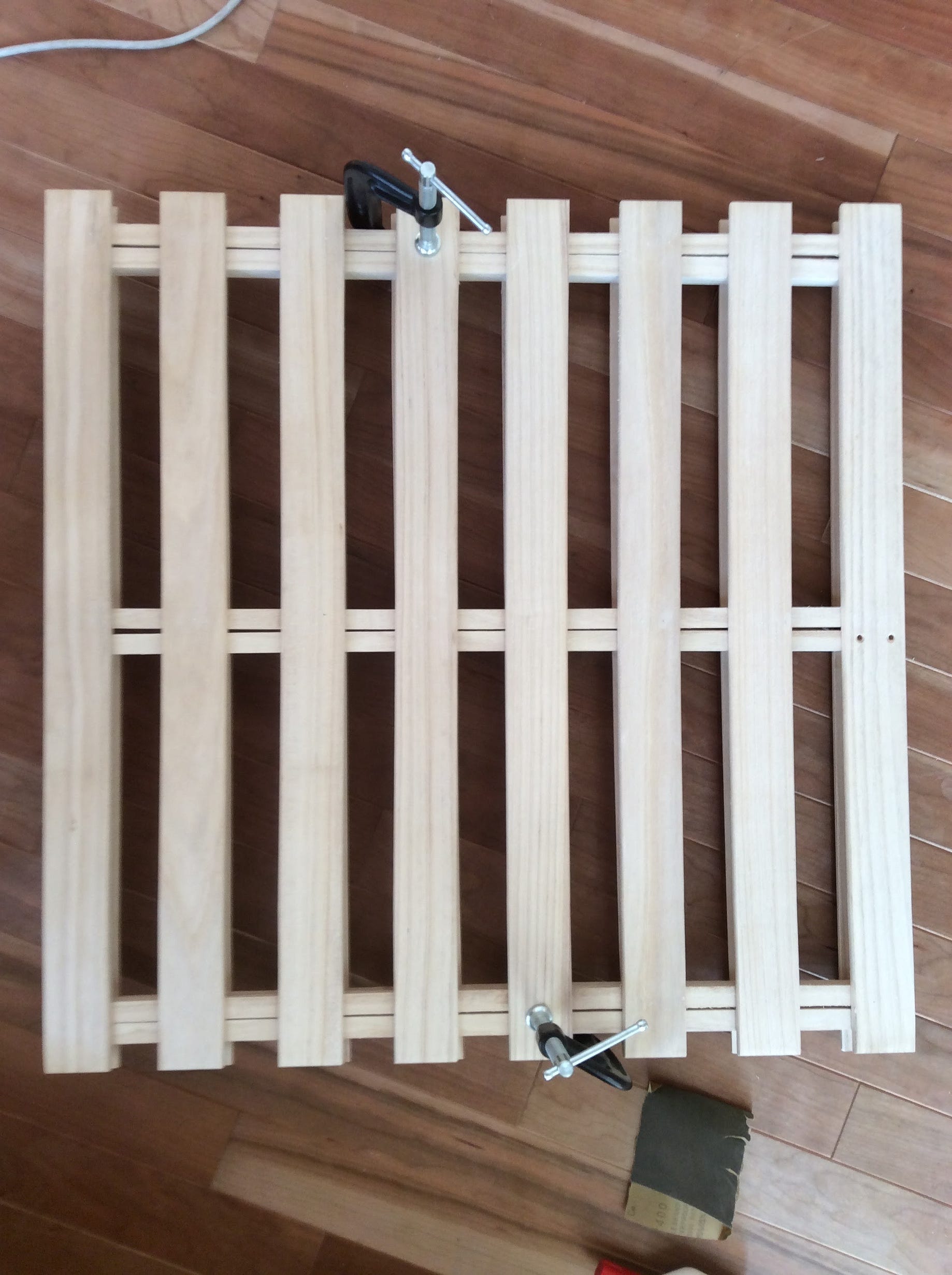 ホームセンターのすのこで作る Diyベビーガード1 その日は突然やってくるとは聞いていたけど 昨日まで階段2段目で泣いてた坊主が By ジョニイ Medium ホームセンターのすのこで作る Diyベビーガード1 その日は突然やってくるとは聞いていたけど 昨日まで階段2段目で泣いてた坊主が By ジョニイ Medium