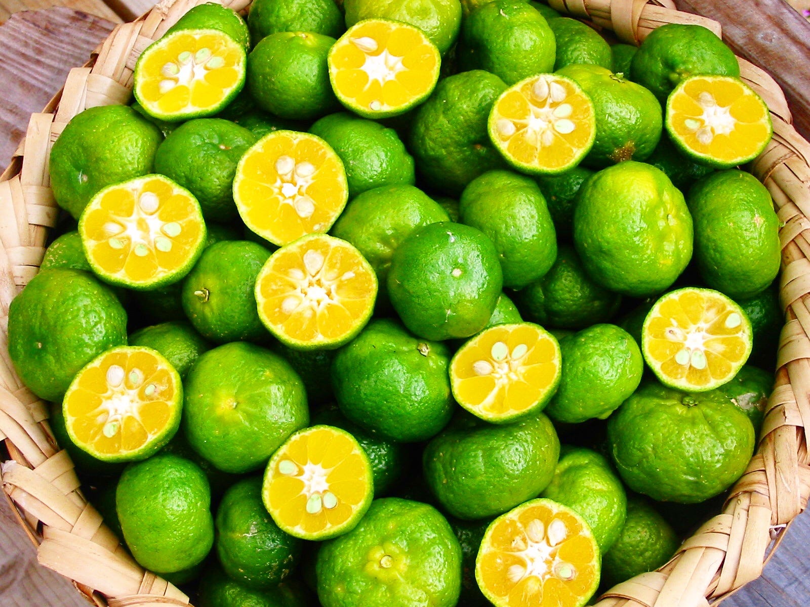シークワーサー 沖縄を代表する柑橘類とえばこれ シークワーサー By Okinawan Food Lab Medium