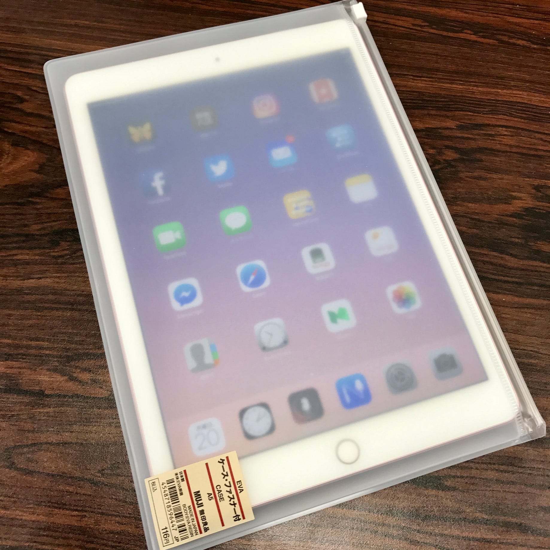 4711 Ipad Pro 9 7インチに無印良品の Evaケース ファスナー付きcase A5 がドンピシャリ By 塩澤一洋 Kazuhiro Shiozawa Shiology